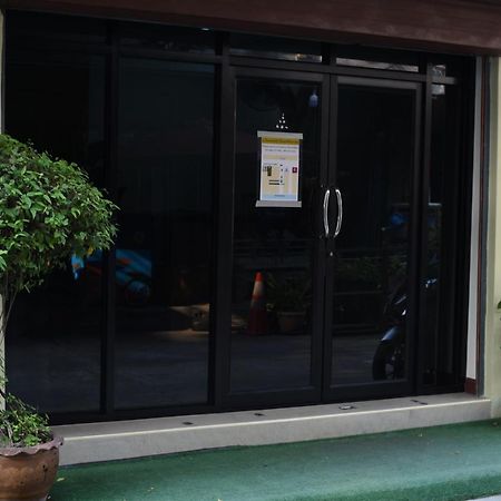 Chaiwat Guesthouse Bangkok Exterior photo